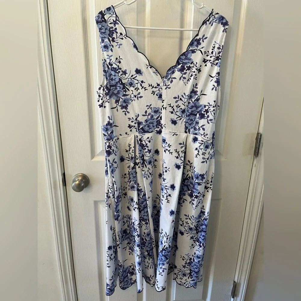 For Cynthia XL White w/Blue Floral Print Sleeveless MidAxi Dress - Picture 2 of 14